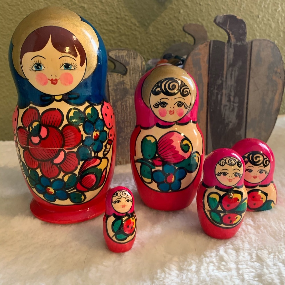 5 size nesting matryoshka set vintage USSR